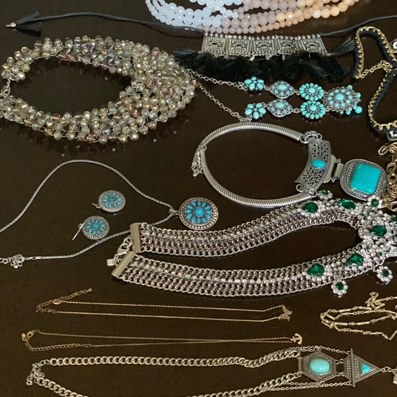 Mixed jewelry bundle - Picture 2 of 9
